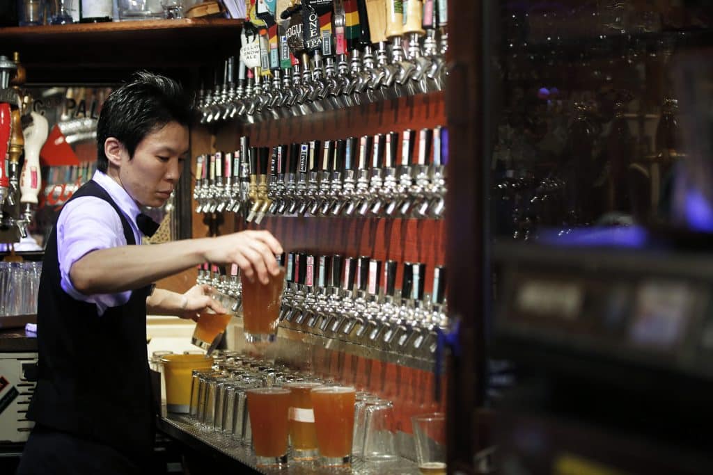 Consumo de alcohol aumenta riesgo de cáncer entre los japoneses